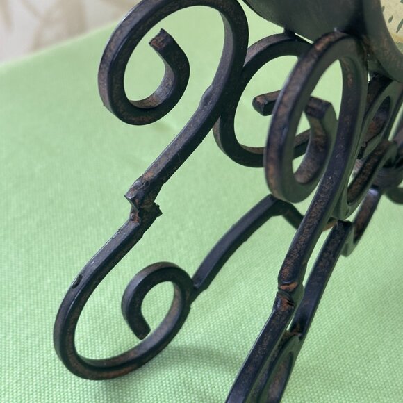 DECORATIVE MANTEL/TABLE CLOCK W/ANTIQUED DETAILING:PRE-OWNED - Picture 11 of 15